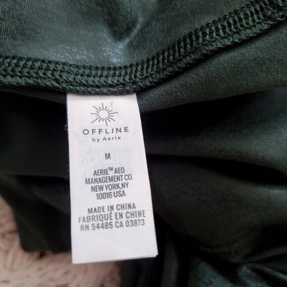 NWT AERIE Green Coated Faux Leather Limited Edition V Yoke High Rise Leggings- M - Picture 5 of 8